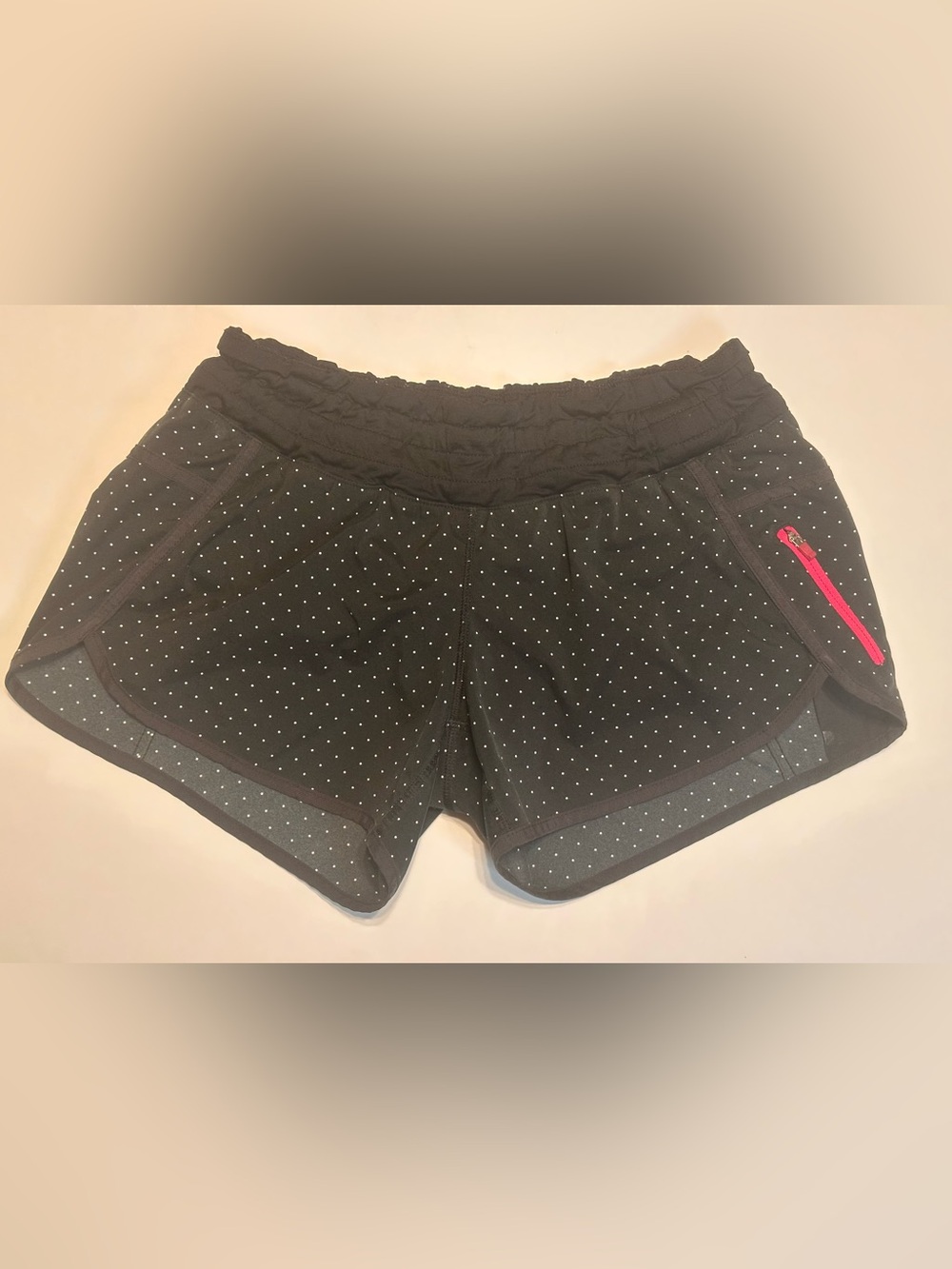 Retro Lululemon Tracker Short II 4” Sweet Spot Black Angel Wing Polka Dot Size 6